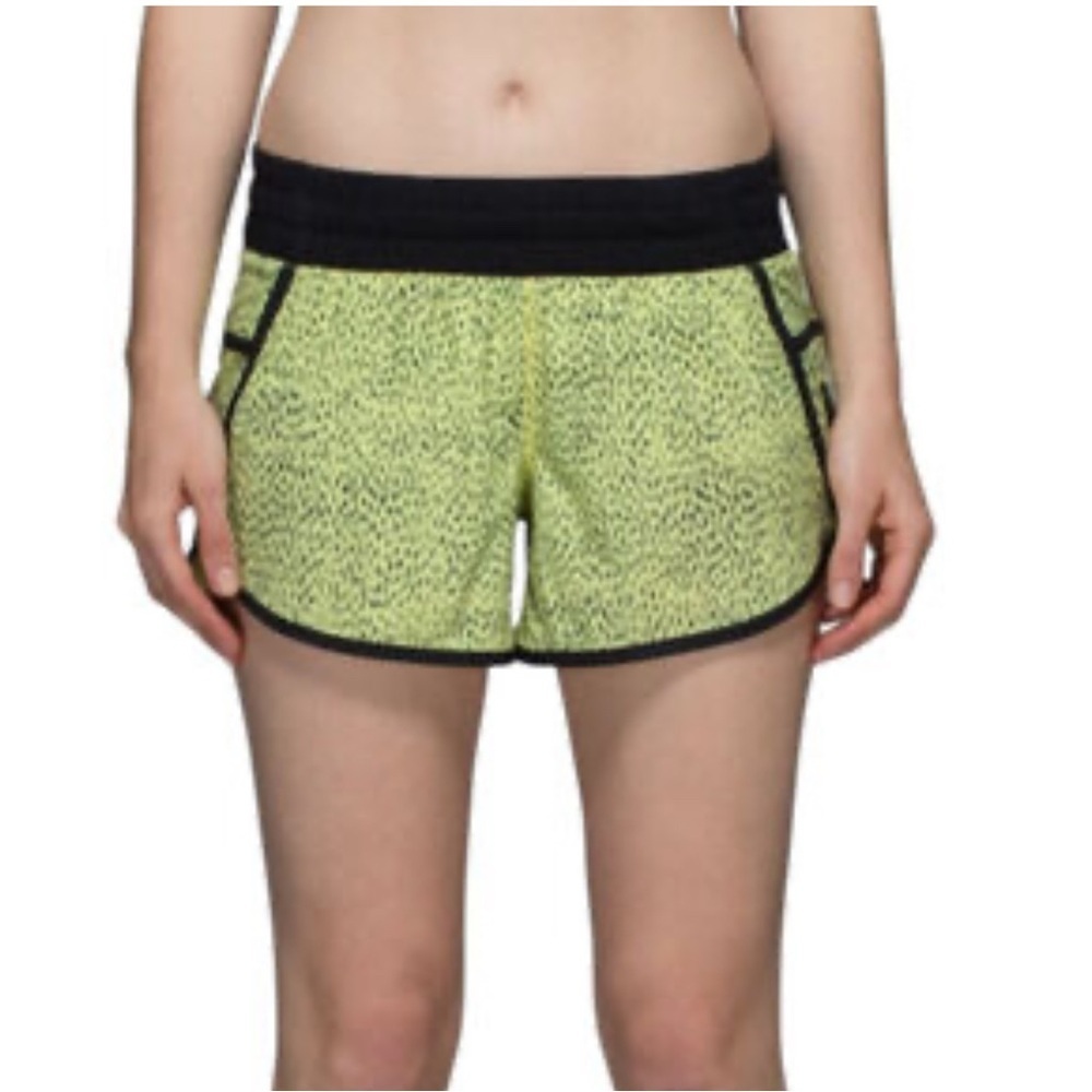 Lululemon Tracker Short III *4-way Stretch size 8